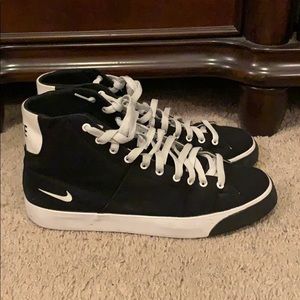 Men’s black/white sneakers
